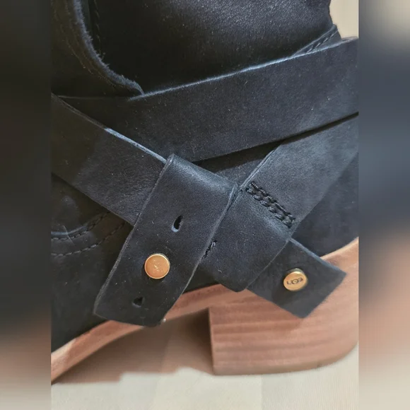 UGGS ELORA BLACK ANKLE BOOTS BOOTIE SIZE 7 - Picture 2 of 7